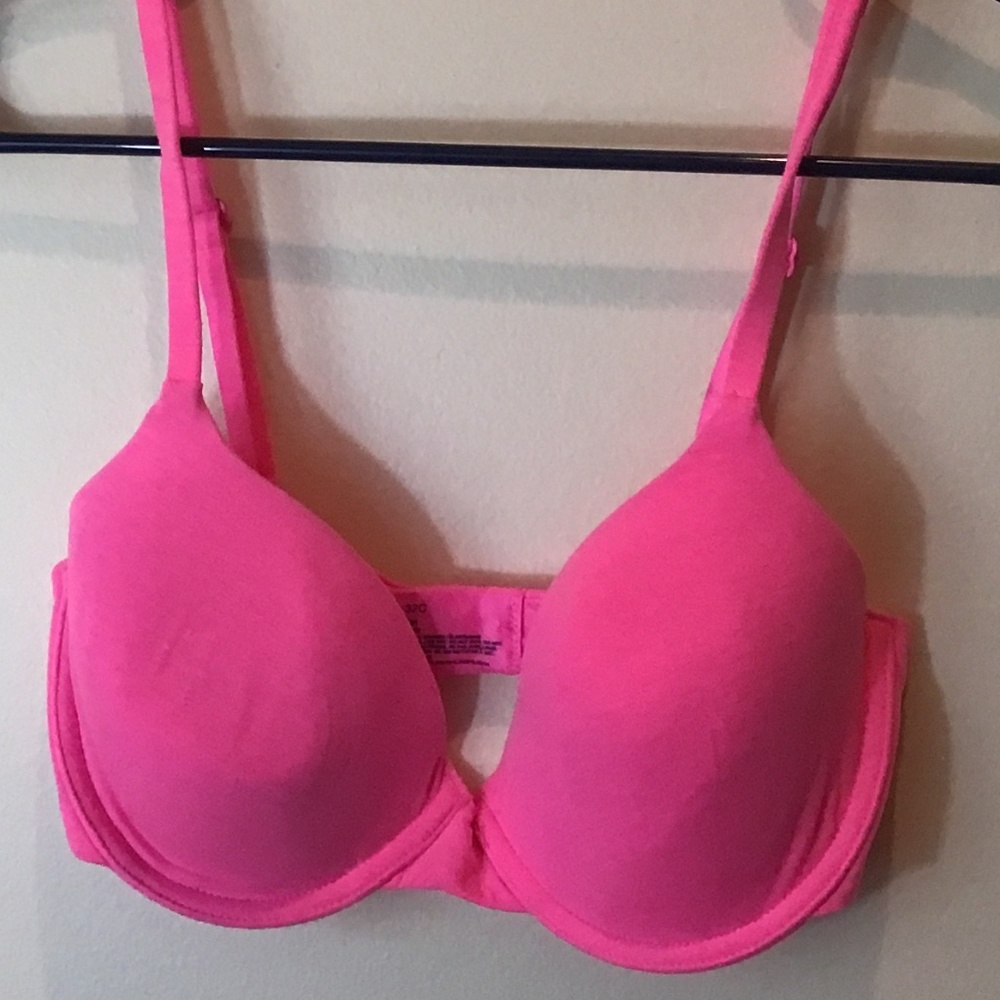 GapBody Hot Pink Breathe Underwire T-Shirt Bra